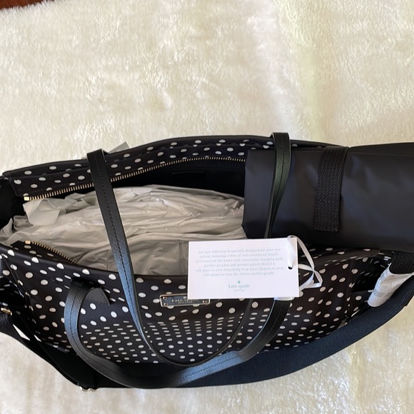 Kate Spade Big Tote! Polka dot pattern and nylon material w long crossbody strap - Picture 4 of 6
